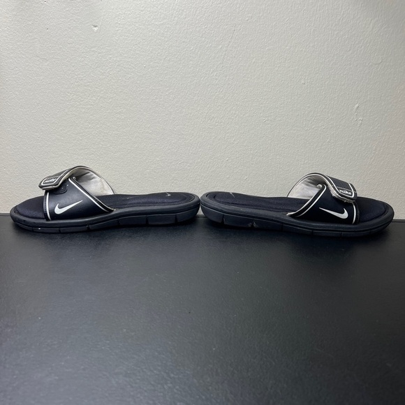 🌹Nike Black Soft Footbed Slip On Sandals Womens 6 Casual Comfort Walking Casual - Picture 9 of 11